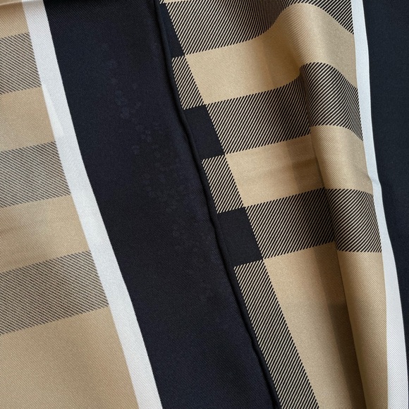 Display # 1 Burberry Scarf Classic Beige Check Black Border Silk Wrap - Picture 14 of 15